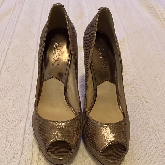 💙MICHAEL MICHAEL KORS 6.5M 4.5” metallic heel, 3/4”platform. beautiful rose gold - Picture 2 of 13